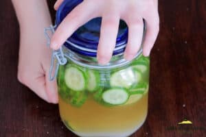 securing lid on glass jar for pickled cucumbers